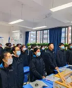 “逆风翻盘：逆境中爆发的球队故事”