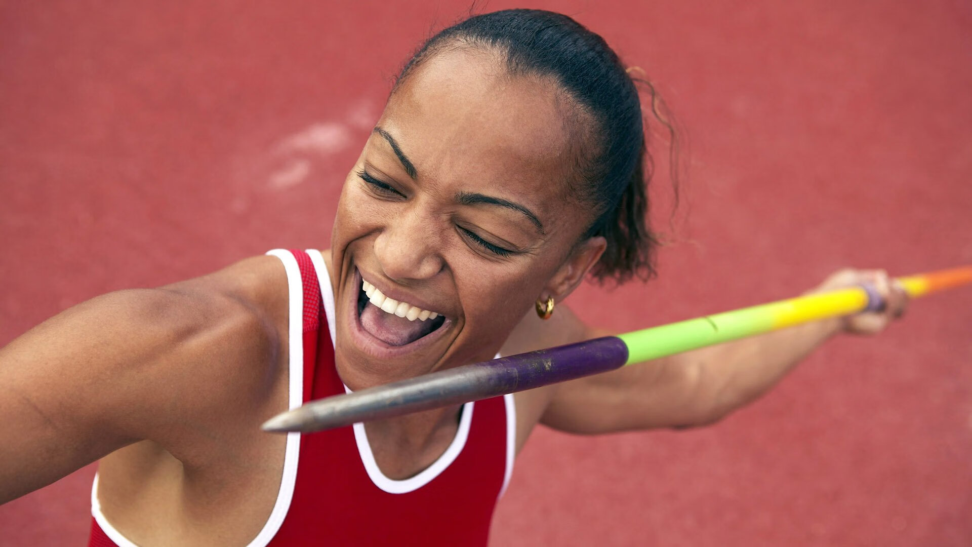 在季后赛关键战中，蒂伊多次抢断反击，成为球队防守的“定海神针”！